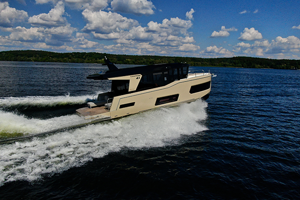 Yacht auf dem Wasser