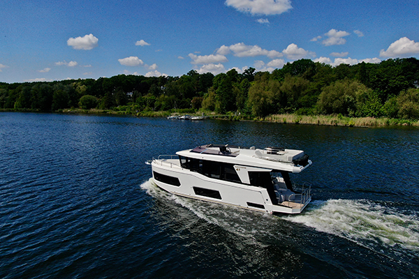Yacht auf dem Wasser