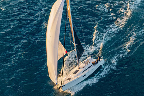 Segelboot auf dem Wasser