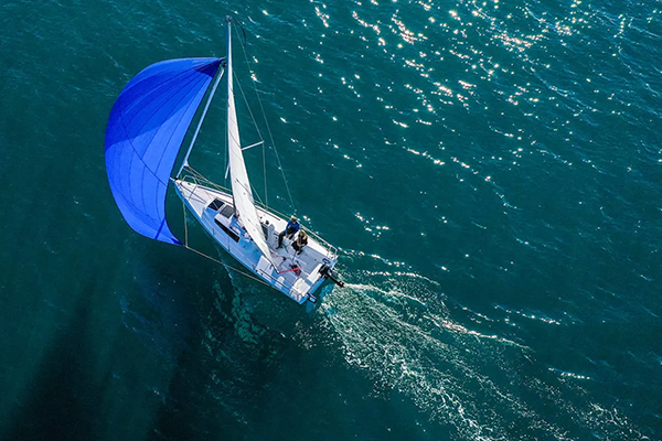 Segelboot auf dem Wasser