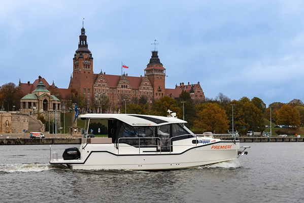 Motorboot auf dem Wasser